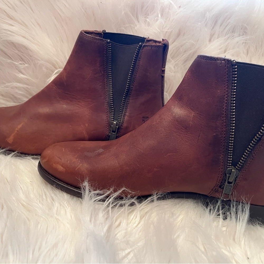 Frye Carly Chelsea Boot in Cognac Size 8 B - Picture 4 of 7